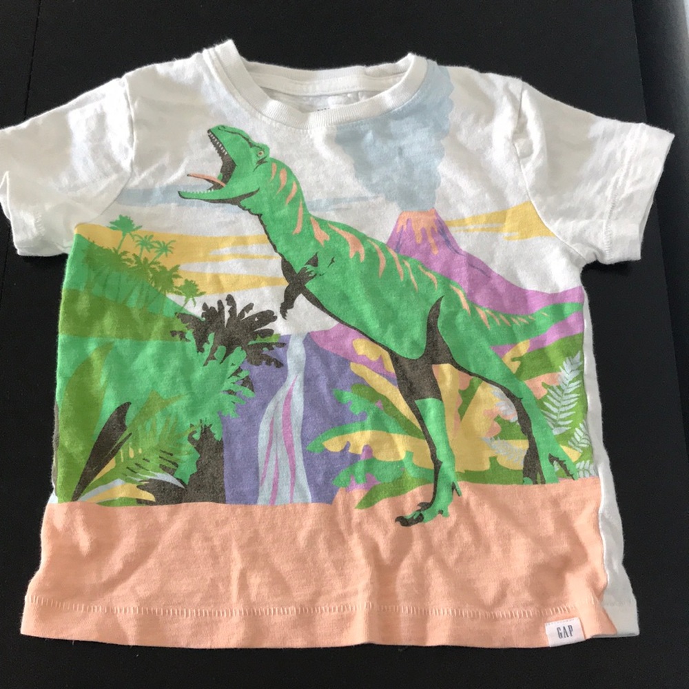 Part of 2/$10 🦕 Gap s/s tee